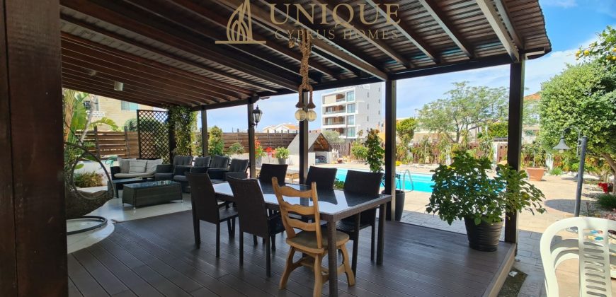 Paphos Kato Paphos – Universal 5Bdr Villa For Sale UQH1433