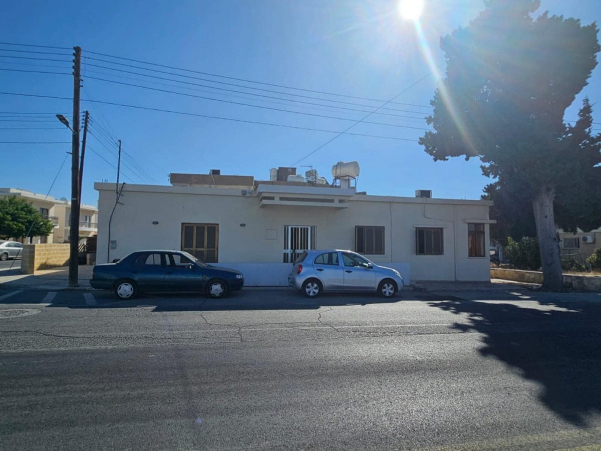 Paphos Town 3 Bedroom House For Sale CSR15044