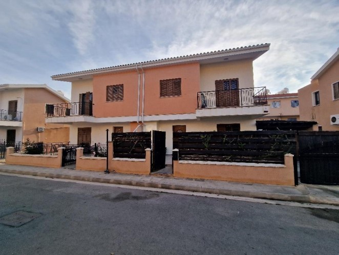 Paphos Universal Area 3Bdr Town House For Sale KTM105137