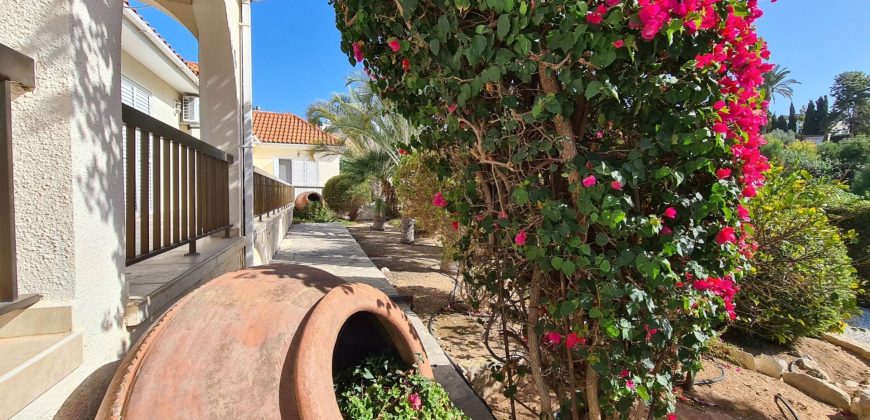 Paphos Chloraka 4Bdr Bungalow For Sale UQH2726