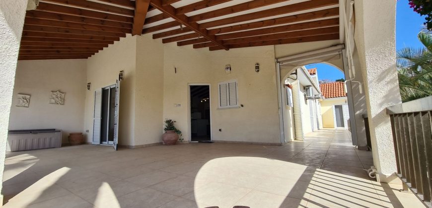 Paphos Chloraka 4Bdr Bungalow For Sale UQH2726