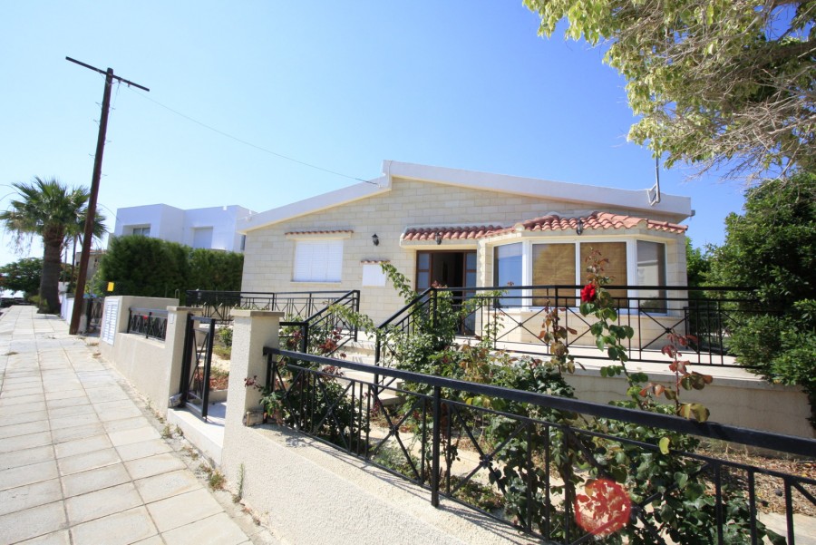 Paphos Petrideia 4Bdr Bungalow Resale For Sale WWR5766